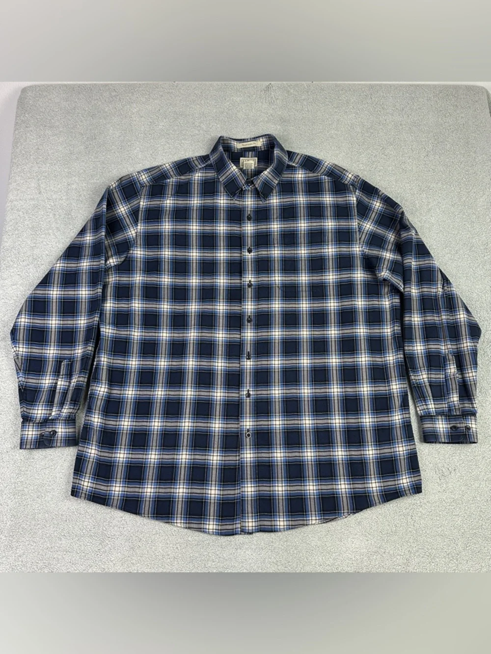 L.L. Bean men tag